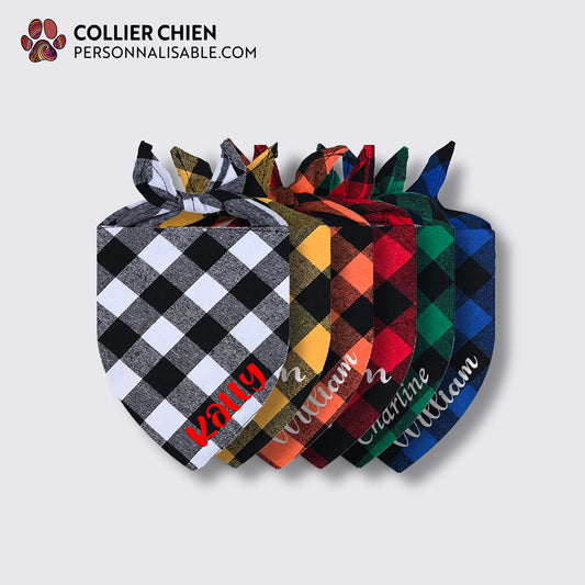 Plusieurs bandanas multicolores brodés